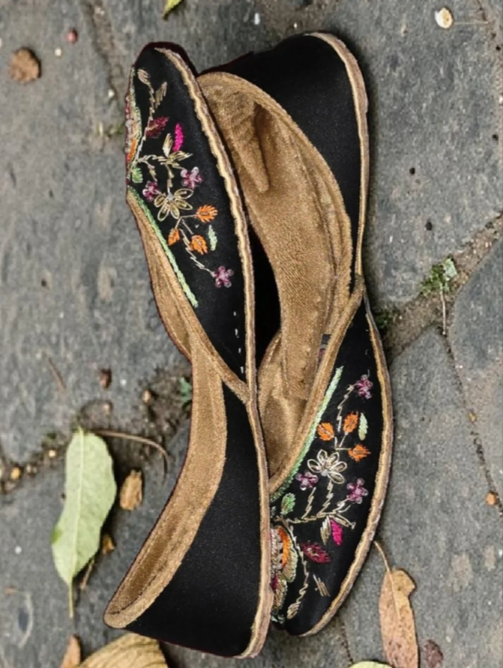 Amal Collection Floral Embroidered Black Khussa Flats - Picture 8 of 10